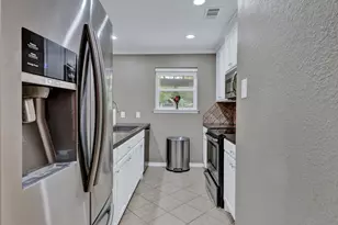 732 Hillside Dr, Burleson, TX 76028 - Photo 10