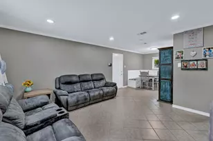 732 Hillside Dr, Burleson, TX 76028 - Photo 8