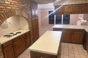 836 Lombardy Ct, Fort Worth, TX 76112 - Photo 10