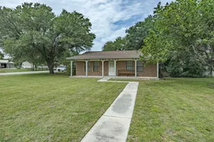 308 Oakwood St, Chico, TX 76431 - Photo 2