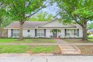 202 S Houston St, Edgewood, TX 75117 - Photo 1