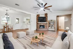 321 Campo St, Grand Prairie, TX 75051 - Photo 1