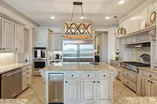 2810 French Kingston Ct, Granbury, TX 76049 - Photo 10
