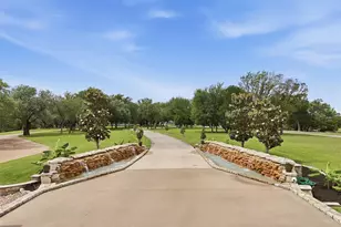2810 French Kingston Ct, Granbury, TX 76049 - Photo 4