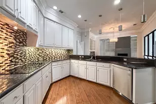 2405 Castle Rock Rd, Arlington, TX 76006 - Photo 2