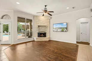 2009 Wigeon St, Granbury, TX 76049 - Photo 6