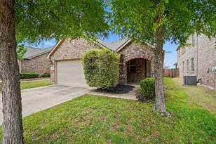 2833 Houston Wood Dr, Fort Worth, TX 76244 - Photo 2