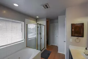 2812 N Hampton Dr, Grand Prairie, TX 75052 - Photo 16