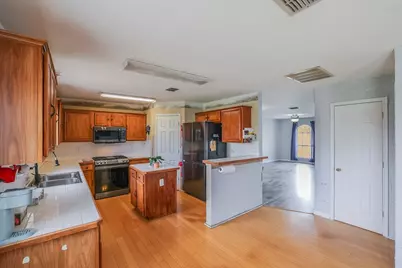 2812 N Hampton Drive, Grand Prairie, TX 75052 - Photo 6