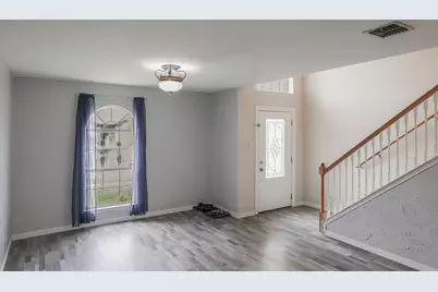 2812 N Hampton Drive, Grand Prairie, TX 75052 - Photo 2