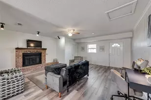 2000 Melissa St, Arlington, TX 76010 - Photo 4