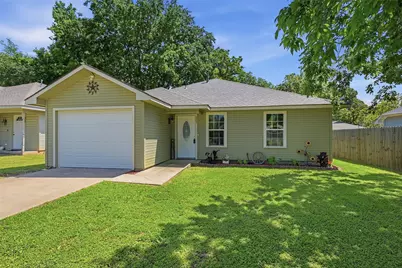 323 Texas Street, Pottsboro, TX 75076 - Photo 2