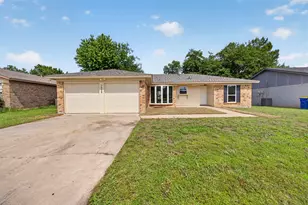 7528 Meadowlark Ln N, Watauga, TX 76148 - Photo 1