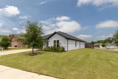 500 Adams Court, Weatherford, TX 76085 - Photo 2