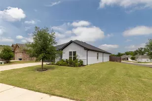 500 Adams Ct, Weatherford, TX 76085 - Photo 2