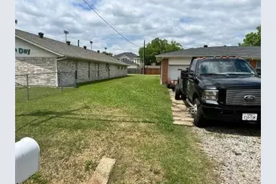 310 Lakeview Drive, Grand Prairie, TX 75051 - Photo 6