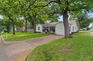 119 W Akard St, Weatherford, TX 76086 - Photo 1