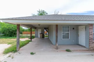 136 Nolan, Tye, TX 79563 - Photo 2