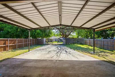 818 N Brents Avenue, Sherman, TX 75090 - Photo 2