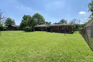 1617 Blackhawk Ln, Garland, TX 75043 - Photo 18