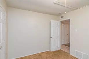 5621 Brent Dr, Haltom City, TX 76148 - Photo 16