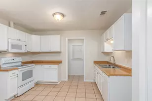 5621 Brent Dr, Haltom City, TX 76148 - Photo 32