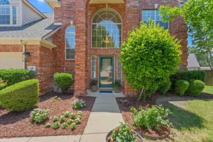 461 Shade Tree Ct, Hurst, TX 76054 - Photo 2