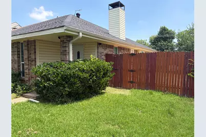 2309 Scott Mill Circle, Carrollton, TX 75006 - Photo 2