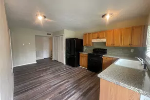 627 McKown Dr, Mansfield, TX 76063 - Photo 4