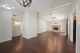 1406 Colonnade Dr, Arlington, TX 76018 - Photo 8