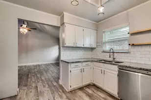 1002 Canary Ln, Mansfield, TX 76063 - Photo 6
