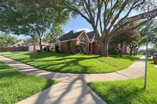 2001 Elm Creek Ln, Flower Mound, TX 75028 - Photo 2