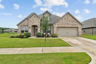 2532 Bunker Hill Dr, Burleson, TX 76028 - Photo 2