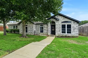 423 Fall Cedar Dr, Fort Worth, TX 76108 - Photo 2