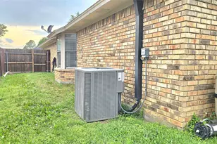 6301 Lotus Dr, Arlington, TX 76001 - Photo 32