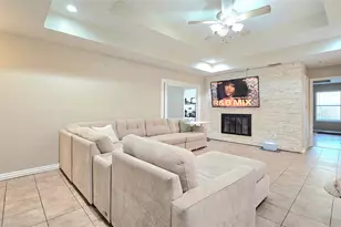 6301 Lotus Dr, Arlington, TX 76001 - Photo 6
