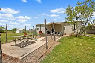 343 Meadow Lark Ln, Bowie, TX 76230 - Photo 4