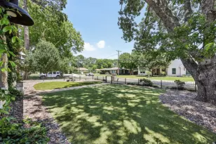 221 N Lucas Dr, Grapevine, TX 76051 - Photo 4