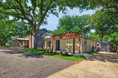 2711 N Locust Street, Denton, TX 76209 - Photo 2