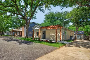 2711 N Locust St, Denton, TX 76209 - Photo 2