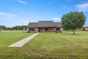10486 Pheasant Run, Justin, TX 76247 - Photo 6