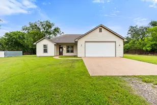 263 E Cougar Ln, China Spring, TX 76633 - Photo 2