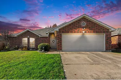 813 Wrentham Drive, Saginaw, TX 76179 - Photo 16