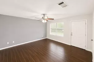 203 W Willow St, Sanger, TX 76266 - Photo 2