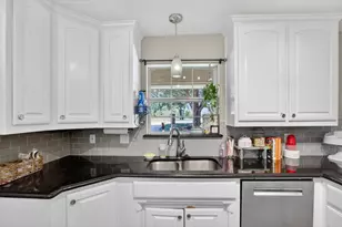 310 Vista Dr, Granbury, TX 76049 - Photo 8