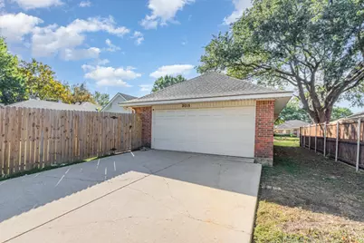 2015 Robin Hill Lane, Carrollton, TX 75007 - Photo 22