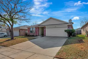 1037 Triple Crown Dr, Fort Worth, TX 76179 - Photo 2