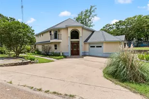 142 Deer Island Rd, Mabank, TX 75156 - Photo 1