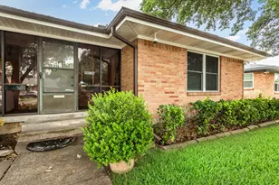 11038 Wyatt St, Dallas, TX 75218 - Photo 2