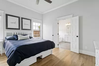 221 Austin Street, Grapevine, TX 76051 - Photo 16